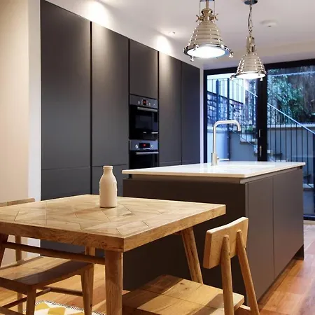 Daire Stylish 2 Bedroom Self-contained In The Heart Of Clifton Village