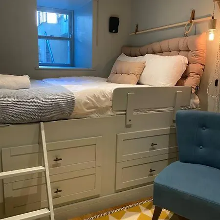 Stylish 2 Bedroom Self-contained In The Heart Of Clifton Village Apartmán *