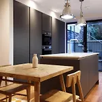 شقة Stylish 2 Bedroom Self-contained In The Heart Of Clifton Village