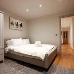 شقة Stylish 2 Bedroom Self-contained In The Heart Of Clifton Village