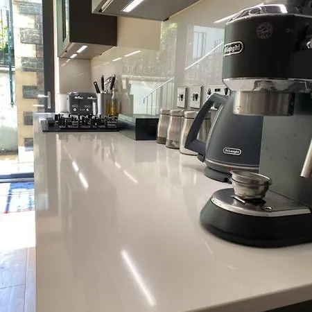 Stylish 2 Bedroom Self-contained In The Heart Of Clifton Village * Bristol