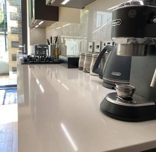 Stylish 2 Bedroom Self-contained In The Heart Of Clifton Village * Bristol